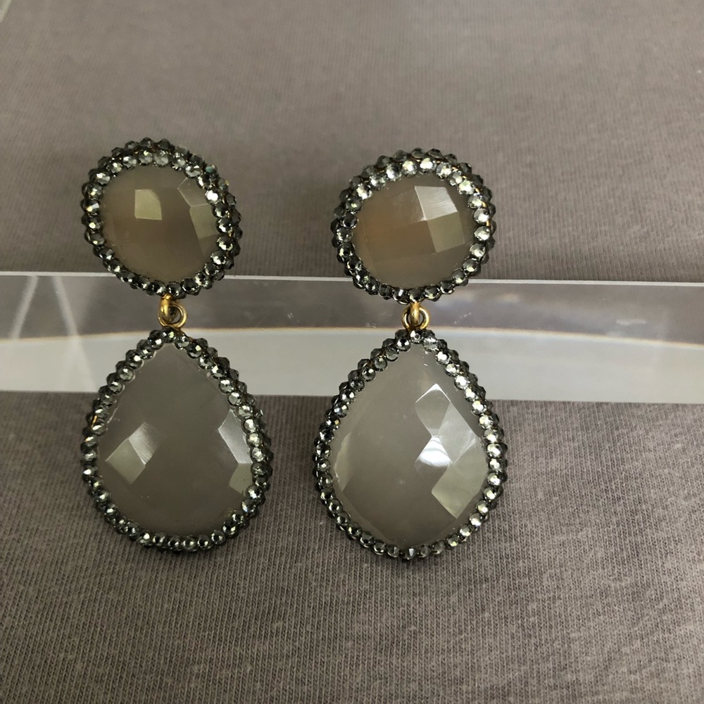 White quartz faceted stud with faceted drop